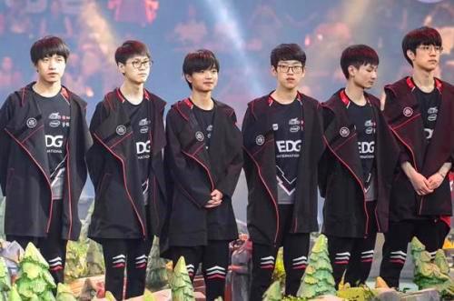 禁区触球与 禁区触球与